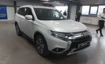 Mitsubishi Outlander 2018 года за 11 000 000 тг. в Астана фото 2