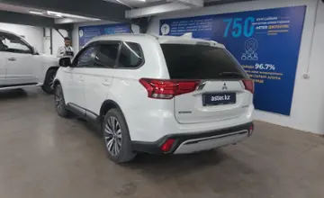 Mitsubishi Outlander 2018 года за 11 000 000 тг. в Астана фото 4