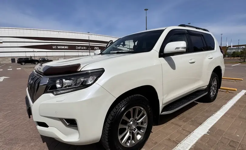 Toyota Land Cruiser Prado 2019 года за 30 000 000 тг. в Астана