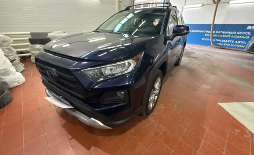 Toyota RAV4 2021 года за 14 000 000 тг. в Астана
