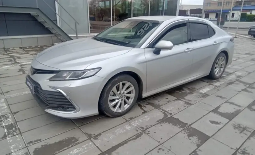 Toyota Camry 2023 года за 17 500 000 тг. в Уральск