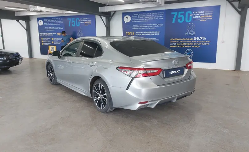 Toyota Camry 2018 года за 13 000 000 тг. в Астана фото 4