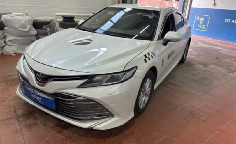 Toyota Camry 2019 года за 13 200 000 тг. в Астана