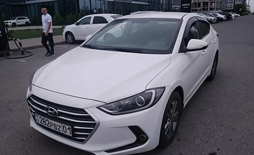 Hyundai Elantra 2017 года за 7 000 000 тг. в Астана