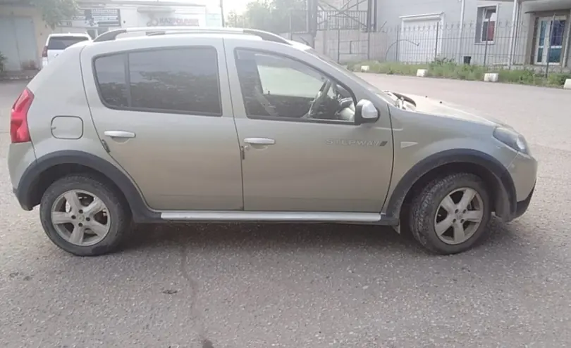 Renault Sandero 2014 года за 4 000 000 тг. в Актобе фото 4