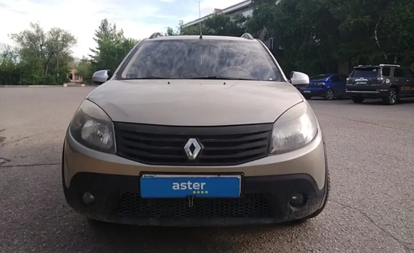 Renault Sandero 2014 года за 4 000 000 тг. в Актобе фото 2