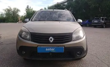 Renault Sandero 2014 года за 4 000 000 тг. в Актобе фото 2