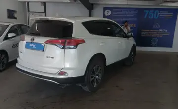 Toyota RAV4 2017 года за 10 000 000 тг. в Астана фото 3