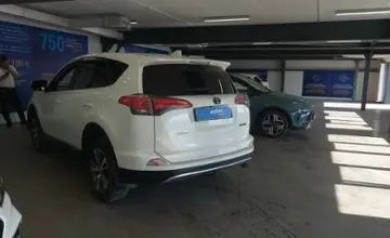 Toyota RAV4 2017 года за 10 000 000 тг. в Астана фото 4