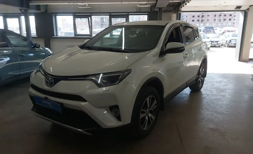 Toyota RAV4 2017 года за 10 000 000 тг. в Астана