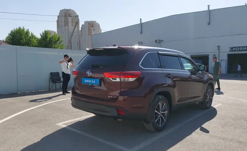 Toyota Highlander 2019 года за 18 000 000 тг. в Шымкент фото 3