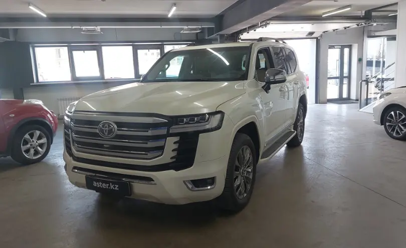 Toyota Land Cruiser 2023 года за 54 000 000 тг. в Астана
