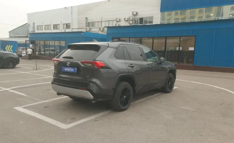 Toyota RAV4 2021 года за 14 000 000 тг. в Алматы фото 3