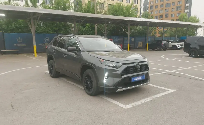 Toyota RAV4 2021 года за 14 000 000 тг. в Алматы фото 2