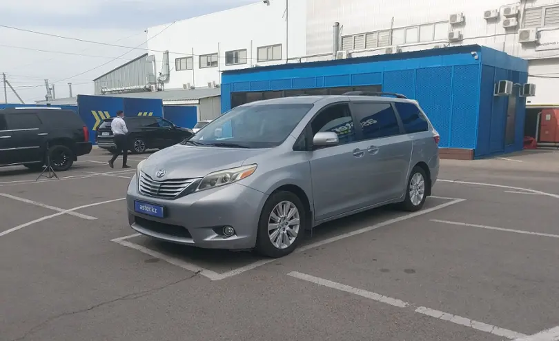 Toyota Sienna 2014 года за 10 000 000 тг. в Алматы