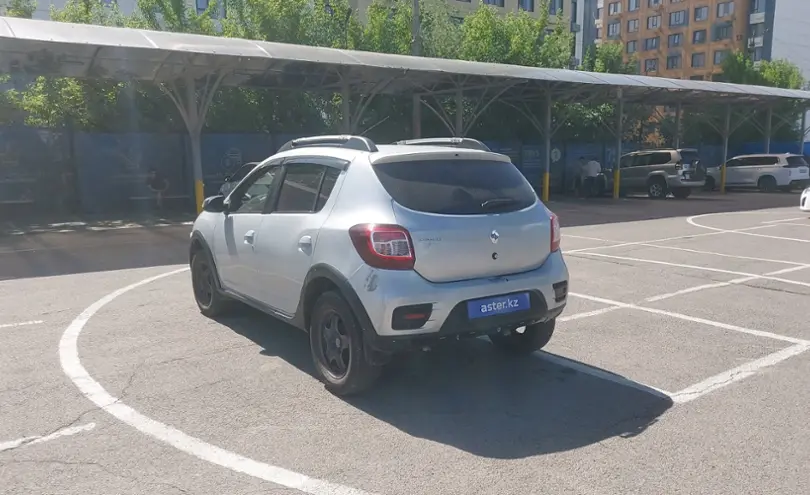 Renault Sandero 2018 года за 4 000 000 тг. в Алматы фото 4