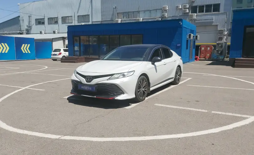 Toyota Camry 2020 года за 15 000 000 тг. в Алматы