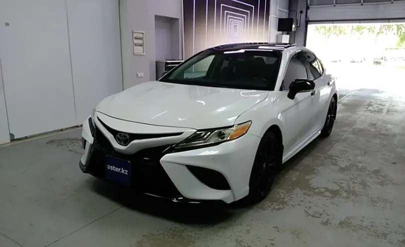 Toyota Camry 2018 года за 13 000 000 тг. в Павлодар