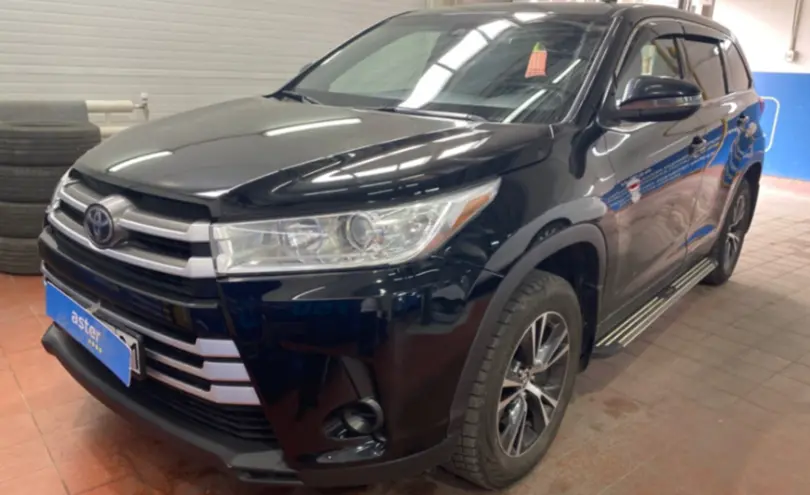 Toyota Highlander 2019 года за 19 000 000 тг. в Астана