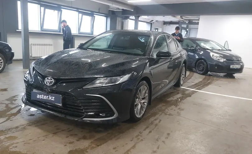 Toyota Camry 2021 года за 14 800 000 тг. в Астана