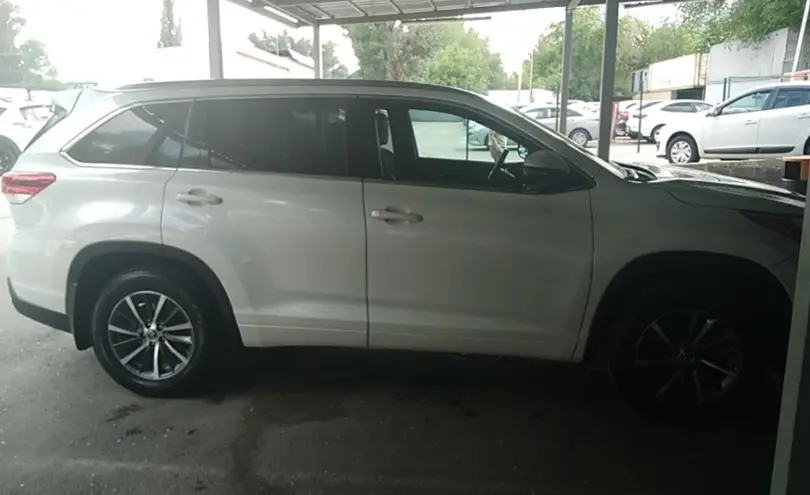 Toyota Highlander 2017 года за 20 000 000 тг. в Алматы фото 4