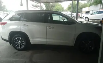 Toyota Highlander 2017 года за 20 000 000 тг. в Алматы фото 4