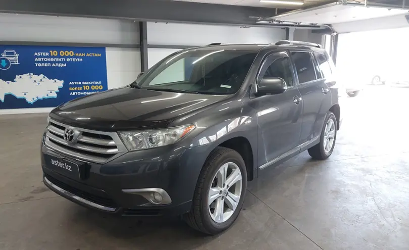 Toyota Highlander 2013 года за 15 000 000 тг. в Астана