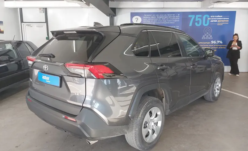 Toyota RAV4 2021 года за 14 000 000 тг. в Астана фото 3