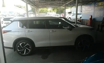 Mitsubishi Outlander 2022 года за 15 500 000 тг. в Алматы фото 4