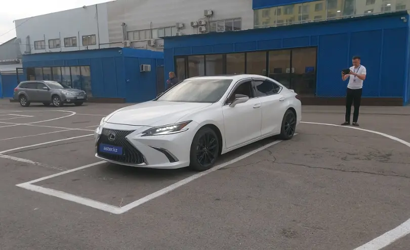 Lexus ES 2019 года за 17 500 000 тг. в Алматы