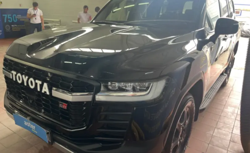 Toyota Land Cruiser 2023 года за 52 000 000 тг. в Астана