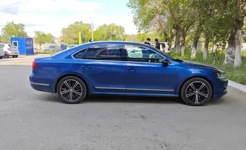 Volkswagen Passat 2015 года за 8 800 000 тг. в Актобе фото 4