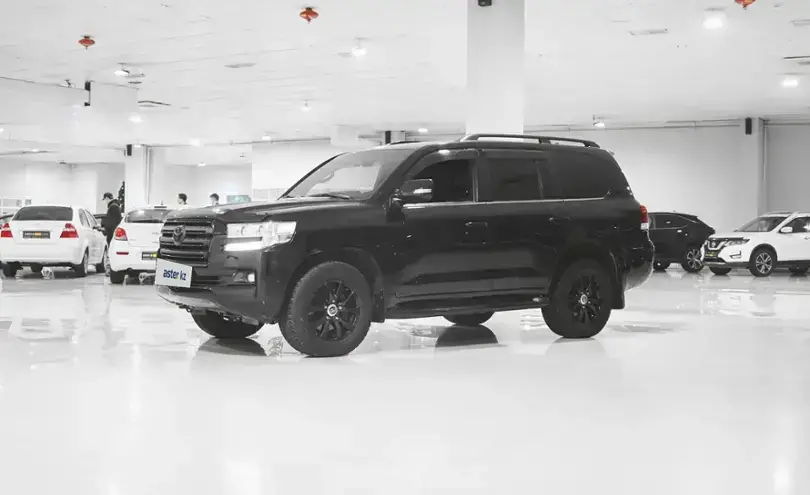 Toyota Land Cruiser 2018 года за 27 500 000 тг. в Алматы