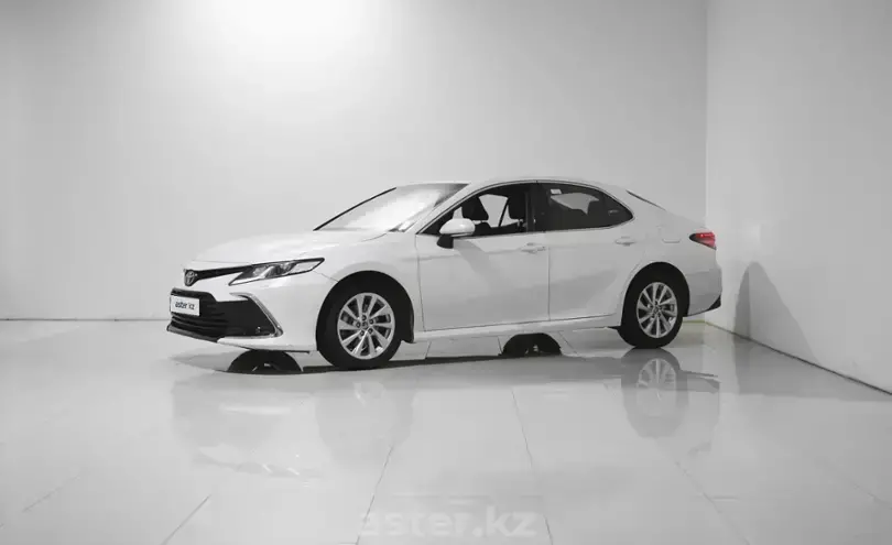 Toyota Camry 2023 года за 14 300 000 тг. в Алматы