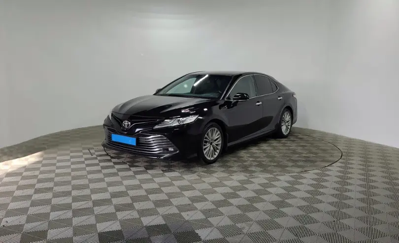 Toyota Camry 2018 года за 13 790 000 тг. в Алматы