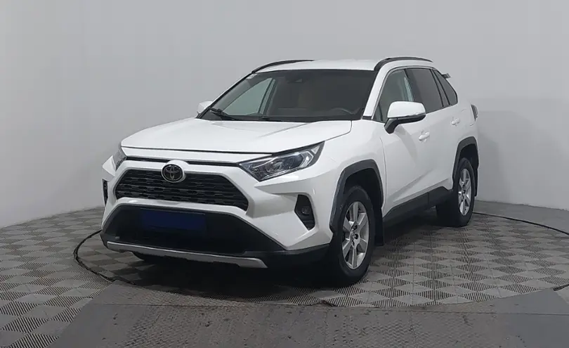 Toyota RAV4 2019 года за 10 990 000 тг. в Астана