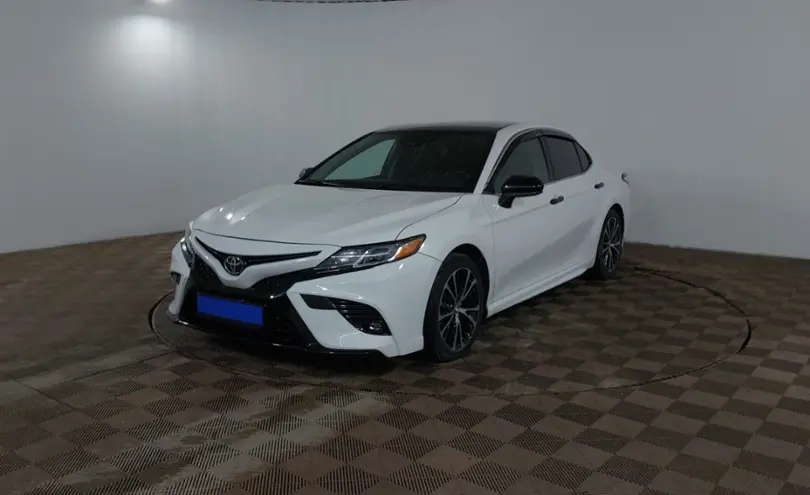 Toyota Camry 2018 года за 9 990 000 тг. в Шымкент