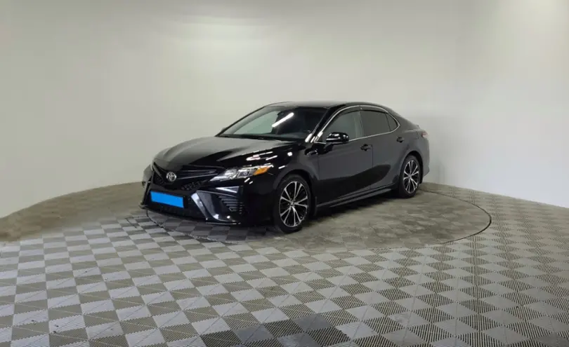 Toyota Camry 2018 года за 11 590 000 тг. в Алматы