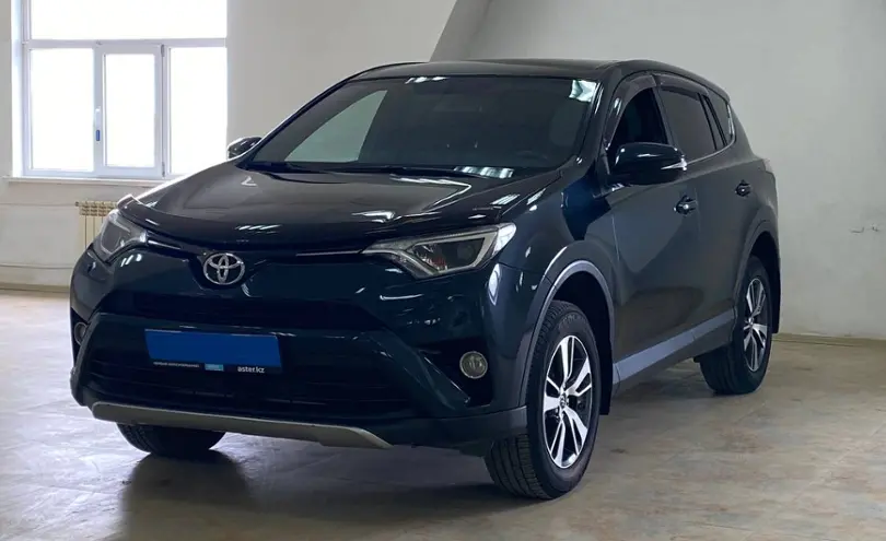 Toyota RAV4 2017 года за 10 750 000 тг. в Актобе