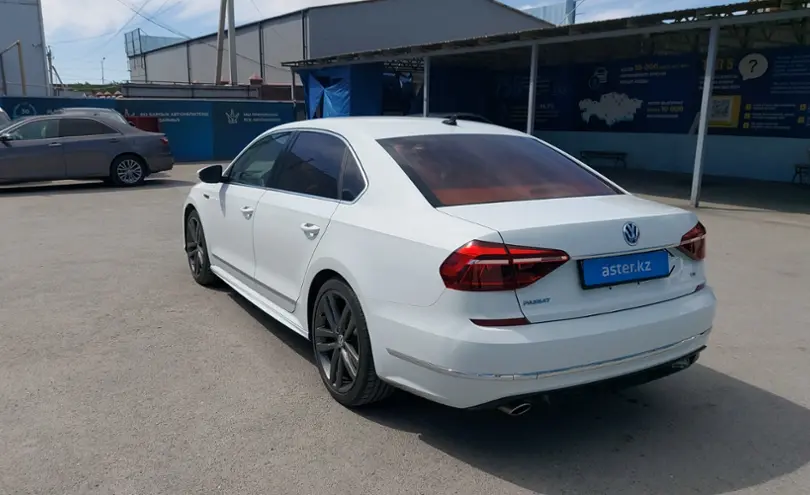 Volkswagen Passat 2017 года за 10 000 000 тг. в Шымкент фото 4