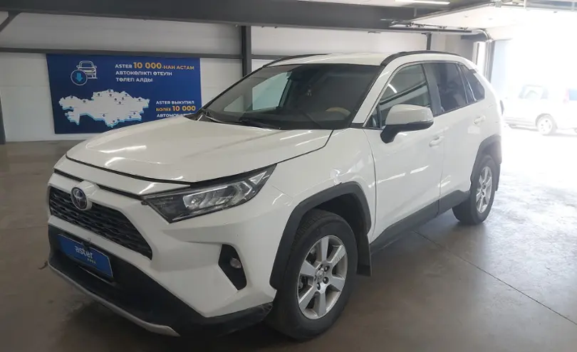 Toyota RAV4 2019 года за 10 000 000 тг. в Астана