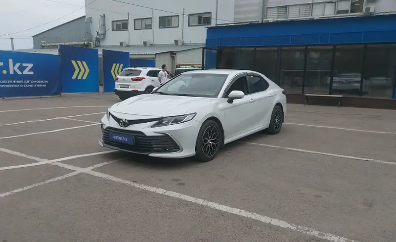 Toyota Camry 2021 года за 13 000 000 тг. в Алматы