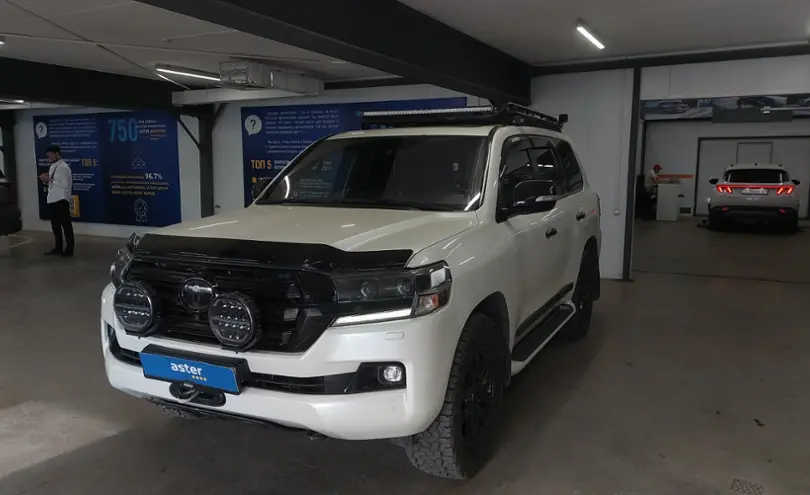 Toyota Land Cruiser 2015 года за 25 000 000 тг. в Астана