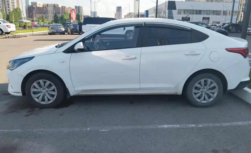 Hyundai Solaris 2020 года за 6 800 000 тг. в Астана