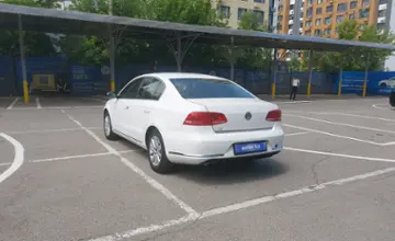 Volkswagen Passat 2014 года за 6 000 000 тг. в Алматы фото 4