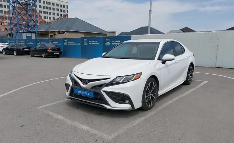 Toyota Camry 2018 года за 13 500 000 тг. в Шымкент