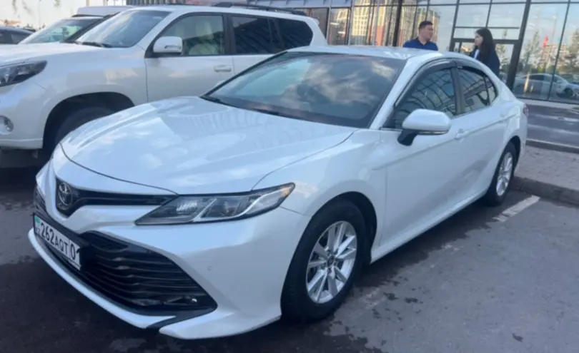 Toyota Camry 2020 года за 13 500 000 тг. в Астана