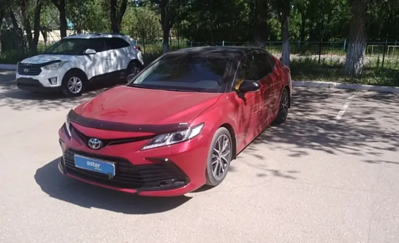 Toyota Camry 2021 года за 15 000 000 тг. в Актобе