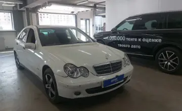 Mercedes-Benz C-Класс 2006 года за 4 000 000 тг. в Астана фото 2