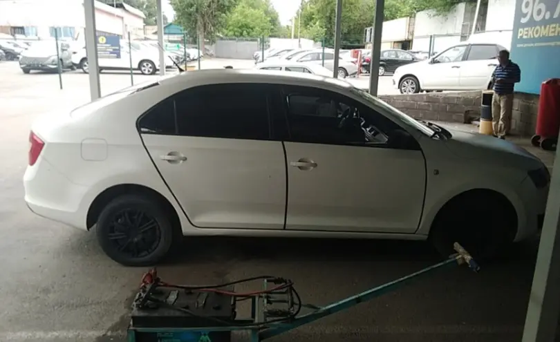 Skoda Rapid 2013 года за 3 500 000 тг. в Алматы фото 4